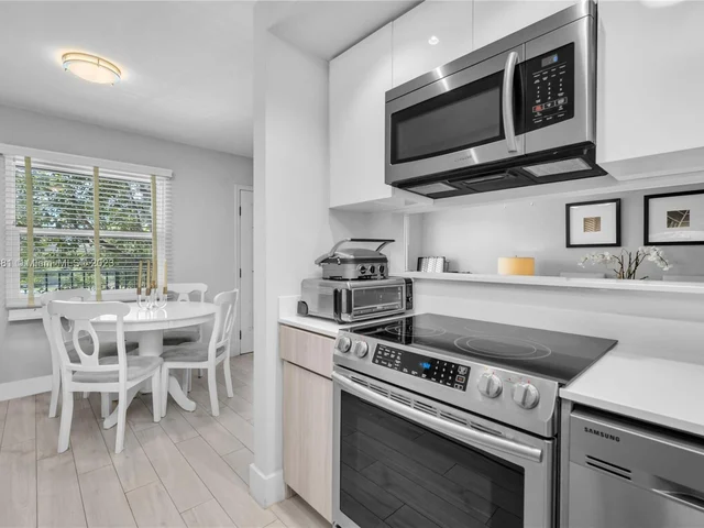 551 SW 135th Ave # 308B, Pembroke Pines FL 33027