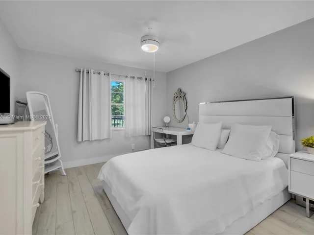 551 SW 135th Ave # 308B, Pembroke Pines FL 33027