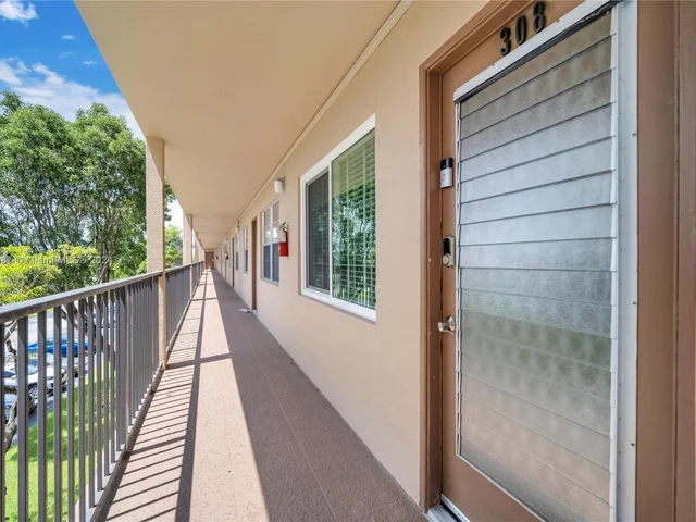 551 SW 135th Ave # 308B, Pembroke Pines FL 33027