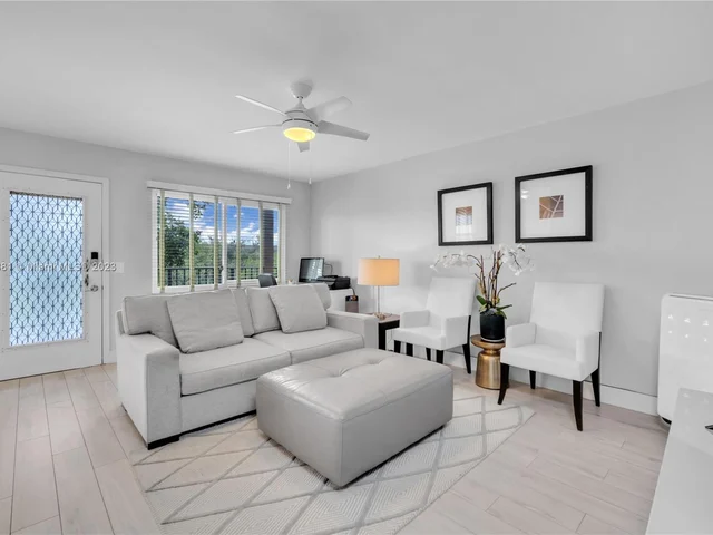 551 SW 135th Ave # 308B, Pembroke Pines FL 33027