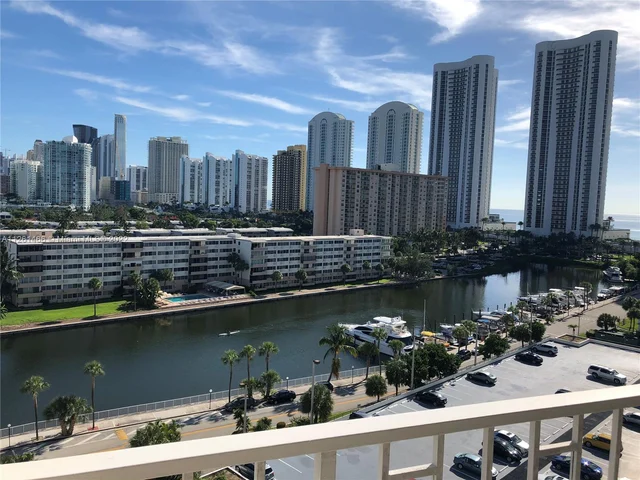 300 Bayview Dr # 1009, Sunny Isles Beach FL 33160