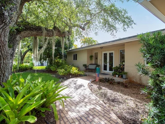 7400 SW 173rd St, Palmetto Bay FL 33157