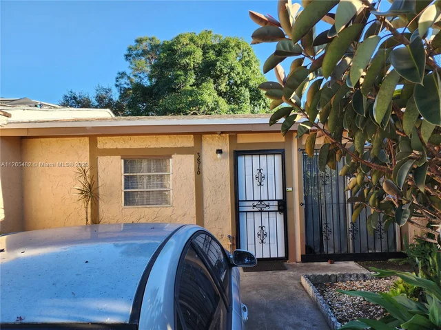 3816 NW 213th St, Miami Gardens FL 33055