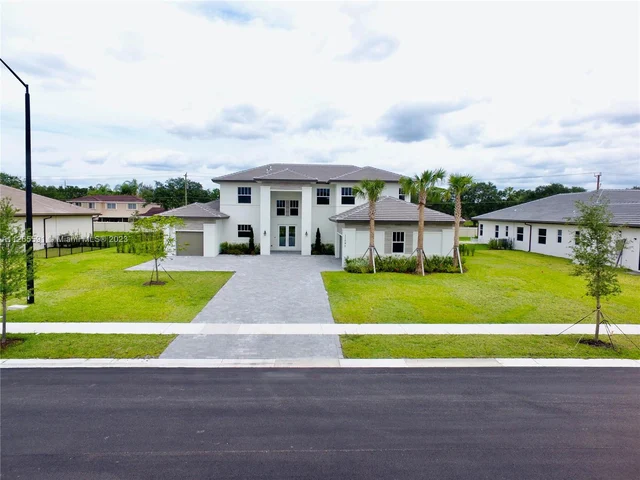 11095 N Sierra Ranch Dr, Davie FL 33324