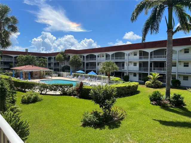 581 Blue Heron Dr # B, Hallandale Beach FL 33009