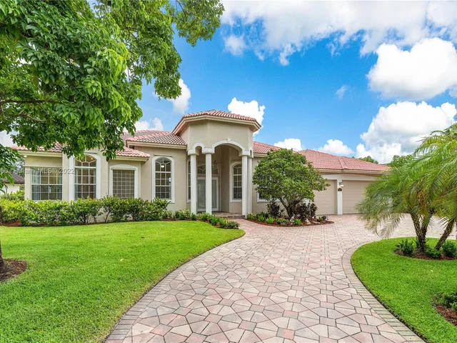 9411 Sea Turtle Ln, Plantation FL 33324