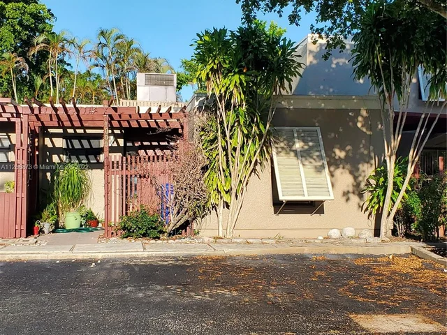 1000 Windward Dr # 1000, Pembroke Pines FL 33026