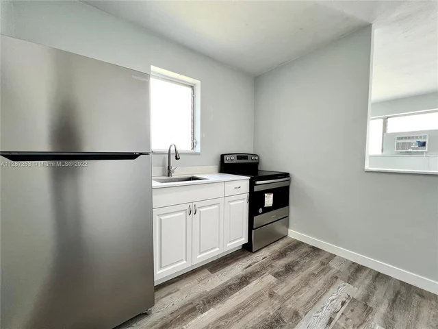 725 NW 7th Ave # 4, Hallandale Beach FL 33009