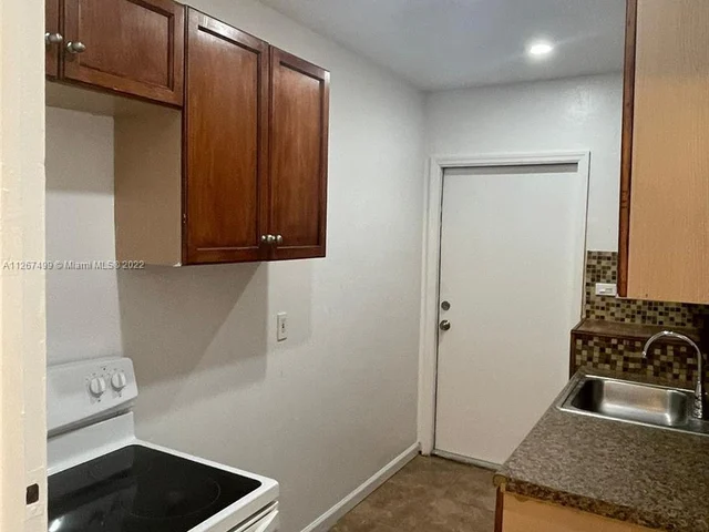 17151 NE 3rd Ave # 17151, North Miami Beach FL 33162