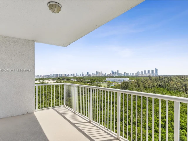 14951 Royal Oaks Ln # 1201, North Miami FL 33181