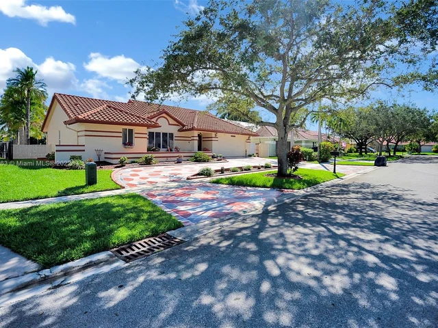 16173 NW 8th Dr, Pembroke Pines FL 33028