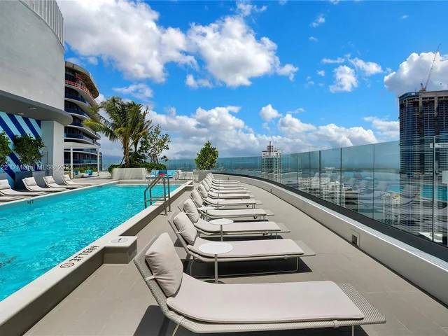 45 SW 9th St # 3909, Miami FL 33130