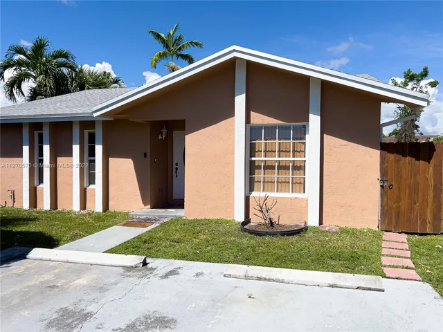 16952 SW 101st Pl, Miami FL 33157