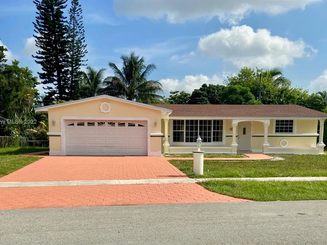 4821 NW 8th ST, Plantation FL 33317