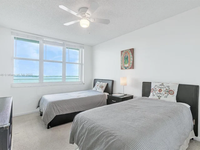 800 Claughton Island Dr # 1204, Miami FL 33131