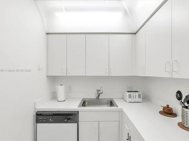 800 Claughton Island Dr # 1204, Miami FL 33131