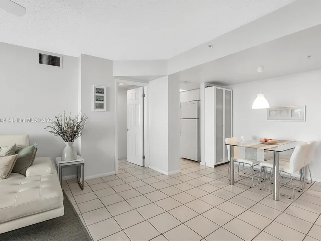 800 Claughton Island Dr # 1204, Miami FL 33131