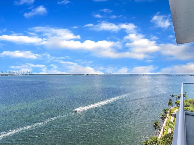 800 Claughton Island Dr # 1204, Miami FL 33131