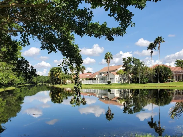 919 Garnet Cir, Weston FL 33326