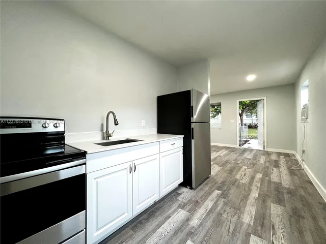 814 NW 7th Ter # 4, Hallandale Beach FL 33009