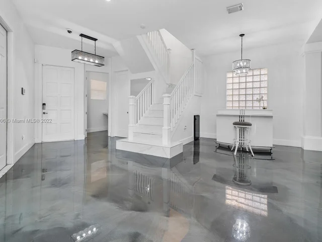 1086 Satinleaf St, Hollywood FL 33019