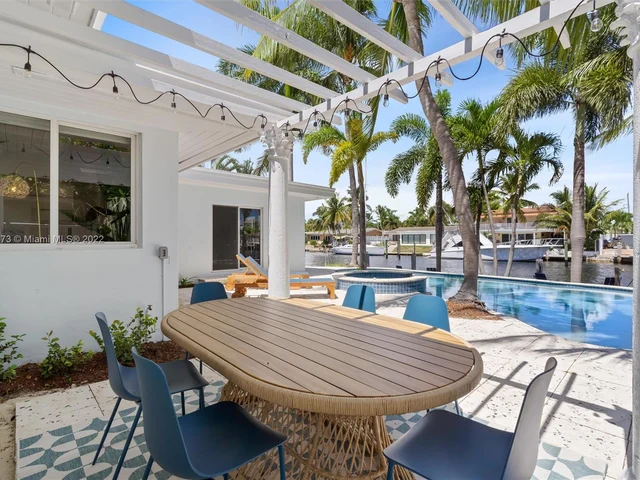 2513 SE 12th St, Pompano Beach FL 33062