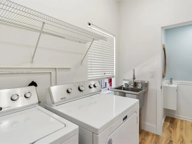 2513 SE 12th St, Pompano Beach FL 33062