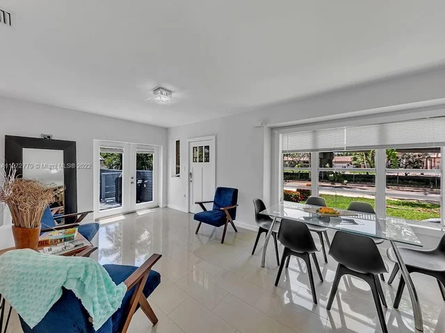 715 Hollywood Blvd, Hollywood FL 33019