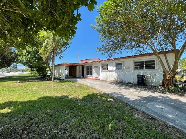 9025 SW 56th St, Miami FL 33165