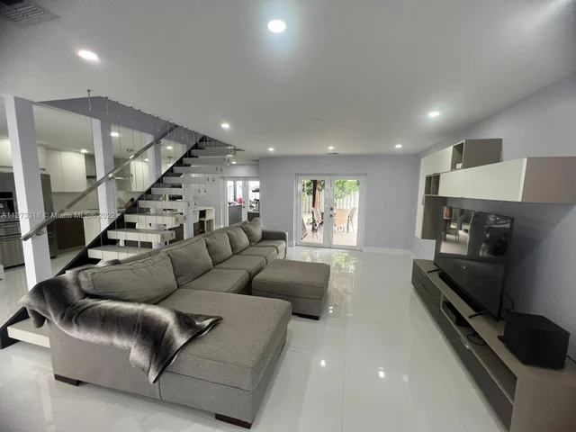 5581 NW 184th Ter, Miami Gardens FL 33055