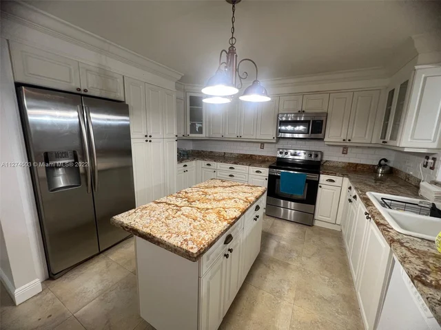 11054 SW 152nd Ct, Miami FL 33196