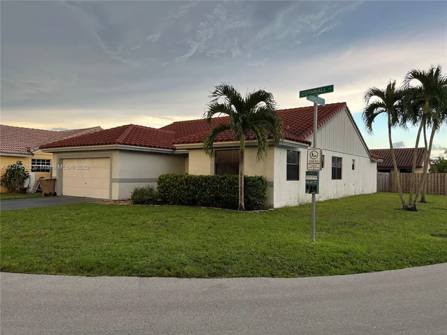 5940 Cornwall Ln, Davie FL 33331