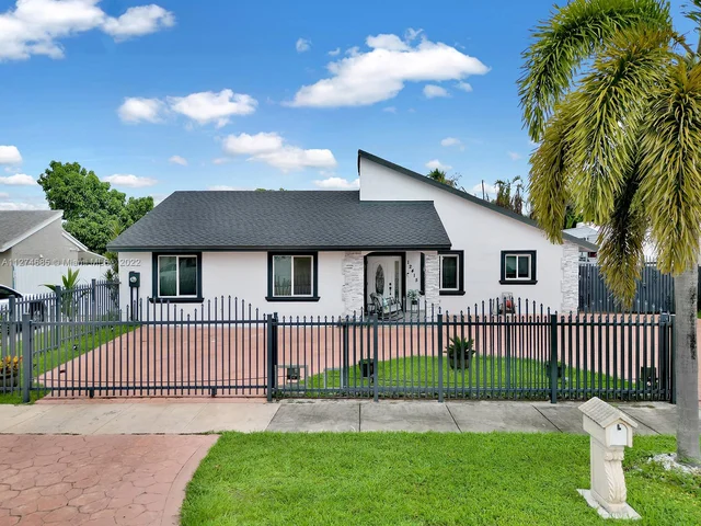 12415 SW 207th Ter, Miami FL 33177