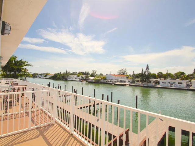 7950 Tatum Waterway Drive # 11, Miami Beach FL 33141