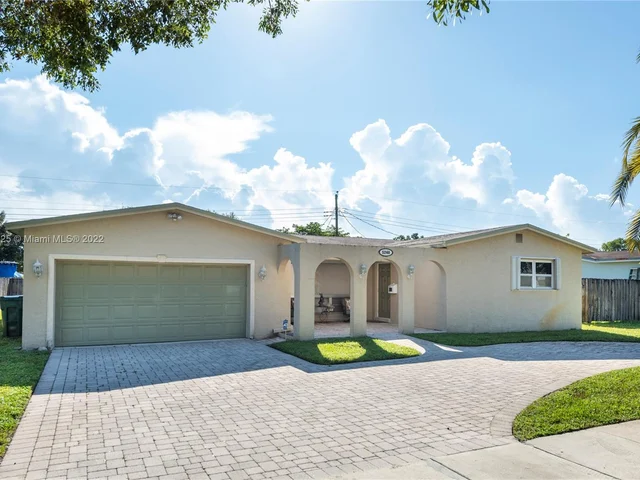5240 SW 89th Ave, Cooper City FL 33328