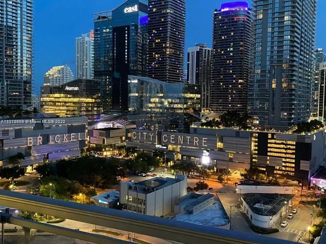 92 SW 3rd St # 1904, Miami FL 33130