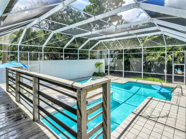 7605 SW 160th Ter, Palmetto Bay FL 33157