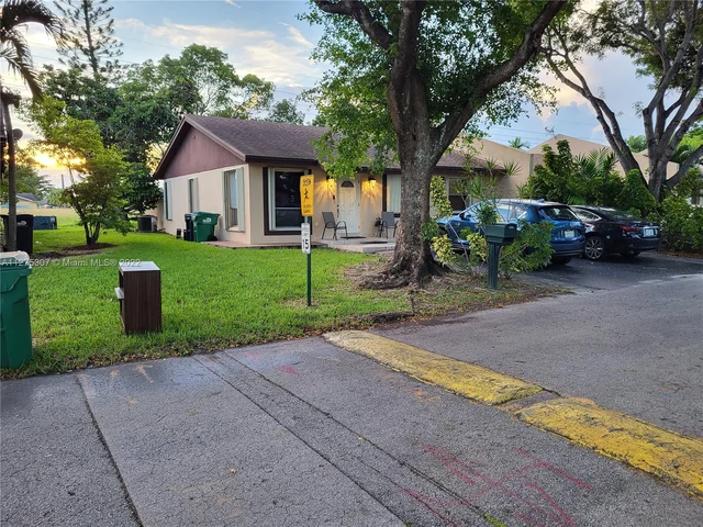 11820 SW 125th Pl # 11820, Miami FL 33186