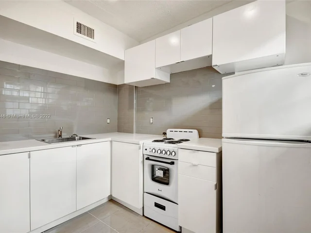 542 NW 8th St # 7, Miami FL 33136