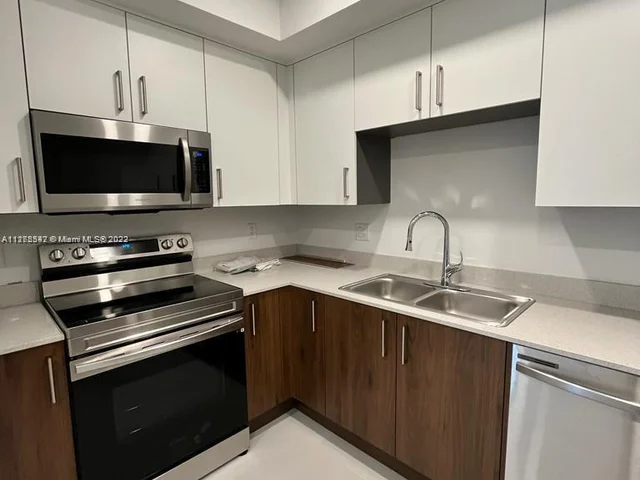 10950 NW 82 # 312, Doral FL 33178