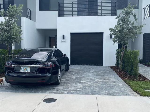 6810 SW 80th St # 0, Miami FL 33143