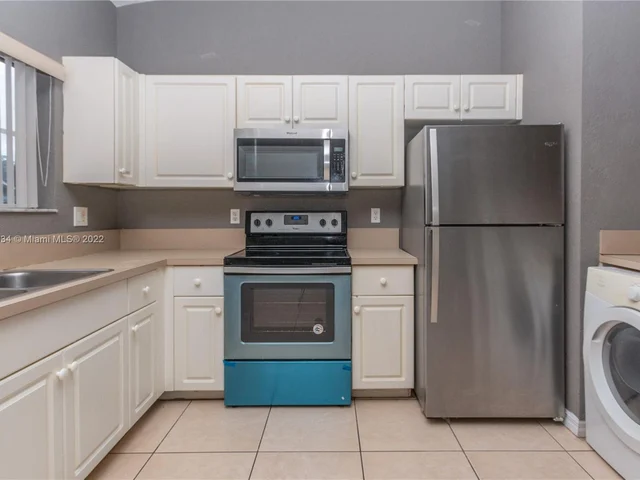 3944 SW 48th Ave, Pembroke Park FL 33023