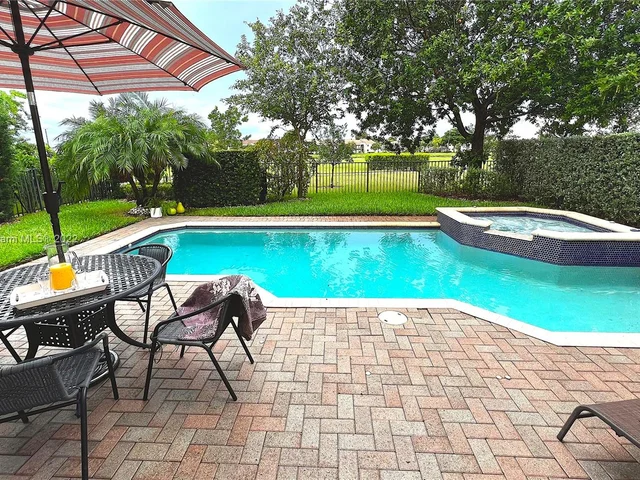 600 NE 191st St, Miami FL 33179