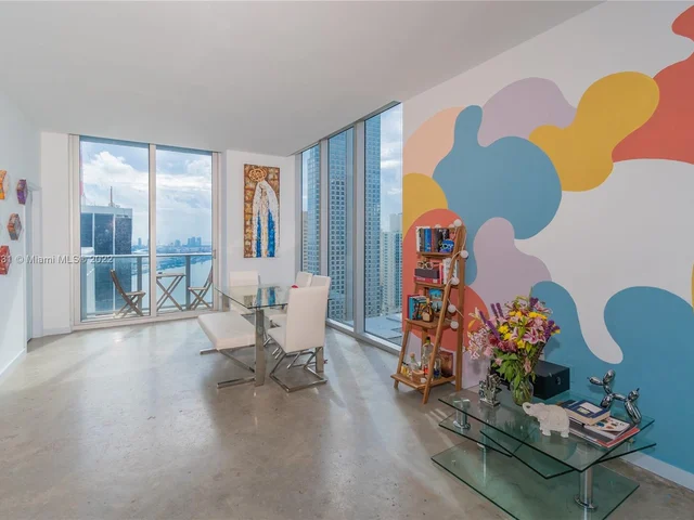 151 SE 1st St, Miami FL 33131