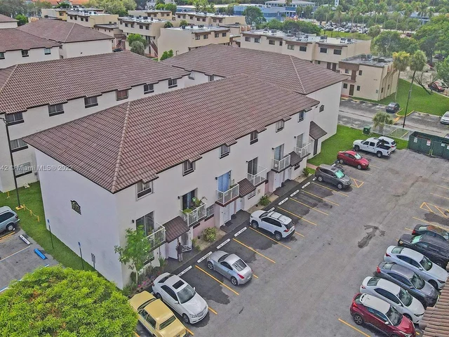 950 SW 104th Ct # 205, Miami FL 33174