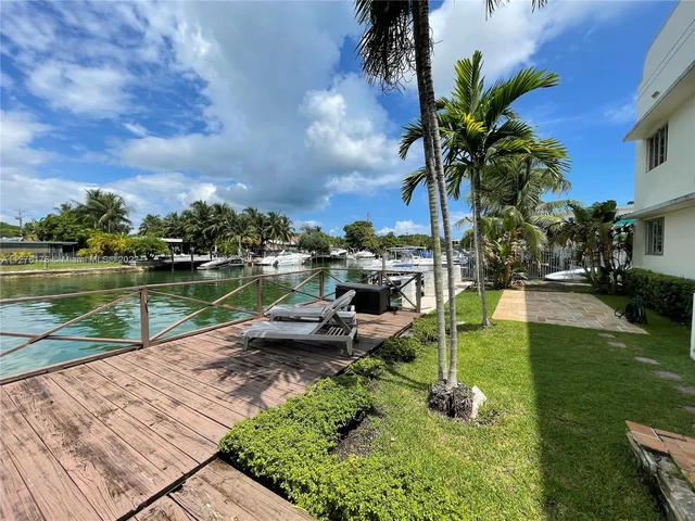2133 Calais Dr # 4, Miami Beach FL 33141