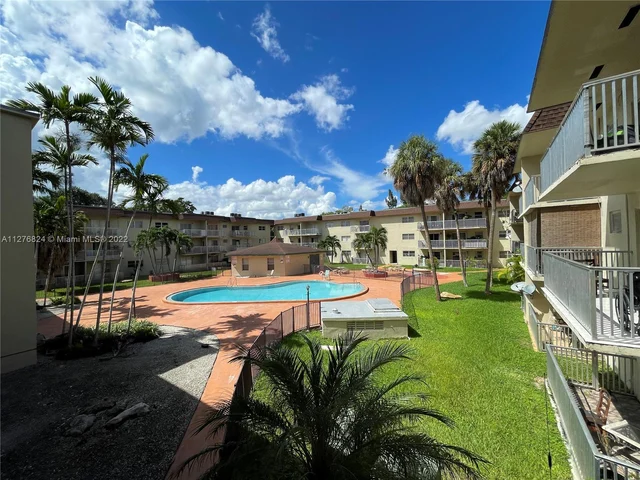 7505 SW 82nd St # 318, Miami FL 33143