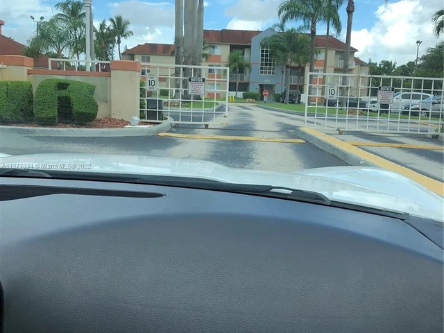 18890 NW 57th Ave # 104, Hialeah FL 33015