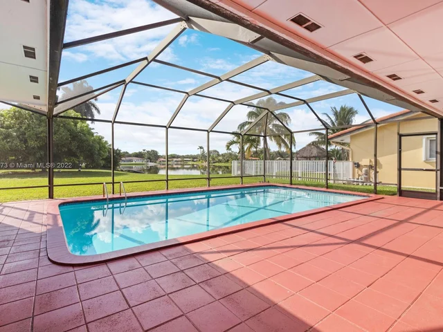 8460 MENTEITH TER, Miami Lakes FL 33016