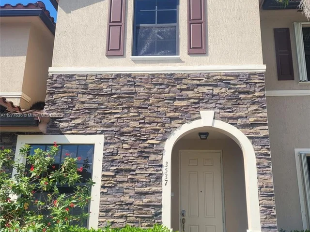 3537 W 89th Pl, Hialeah FL 33018